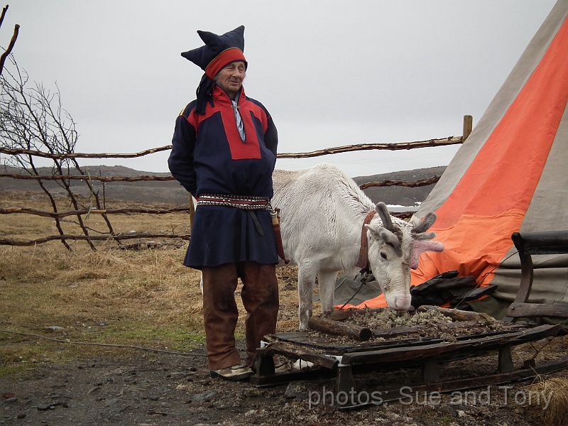 day 8 breakfast at nordkap 0026.jpg - on our way back we stopped at the Sami Camp again